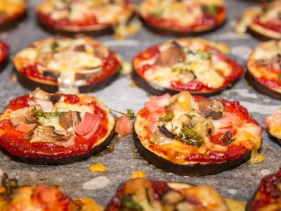 Pizzetas de berenjenas: sin harina y con 3 ingredientes, resolvé tu almuerzo de la forma más rica y saludable