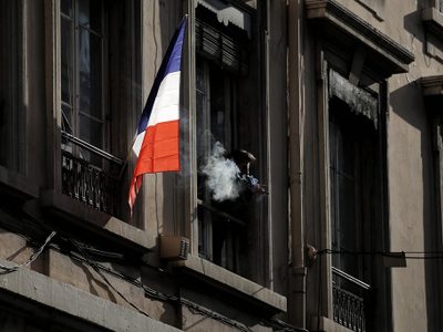 Francia prohibirá fumar en parques, playas y cerca de escuelas