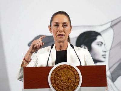 Sheinbaum critica a juez por frenar la captura de Silvano Aureoles, exgobernador de Michoacán