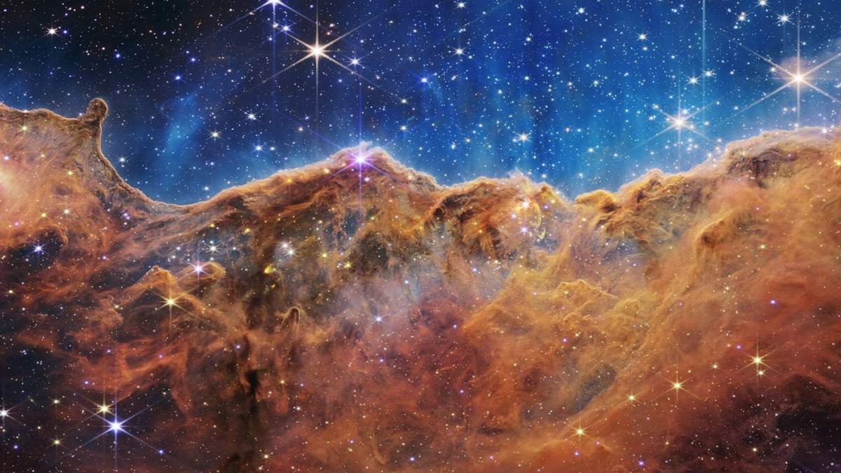 Las regiones luminosas en NGC 1792 indican procesos activos de formación de estrellas jóvenes.