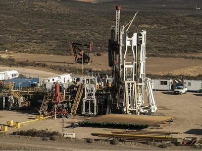 Santa Cruz asegura inversión millonaria y empleos tras nuevos contratos petroleros