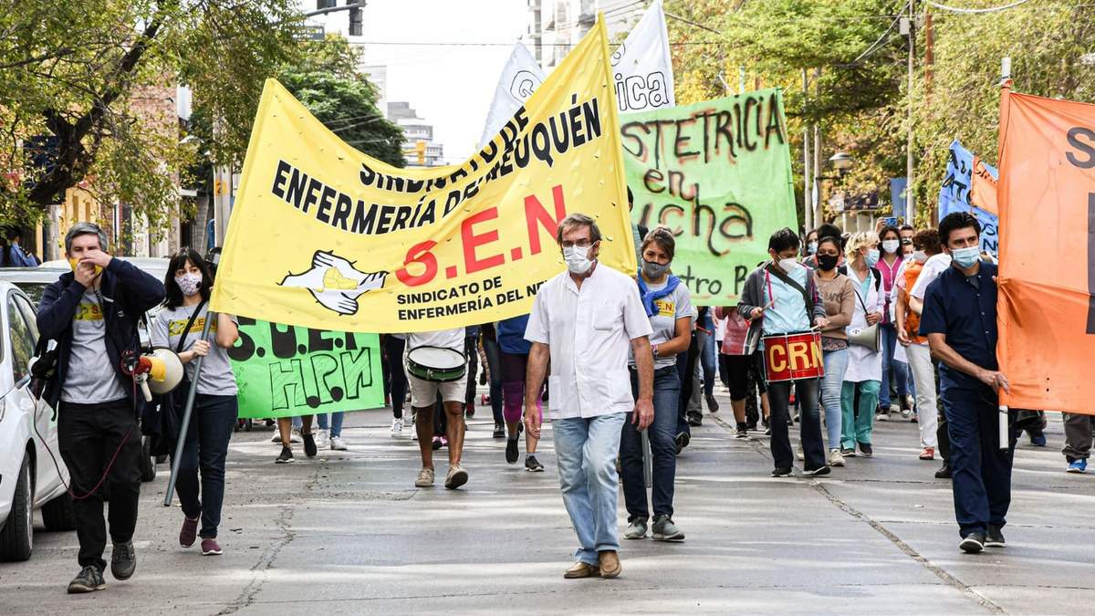 Protesta de los trabajadores sanitarios. Fuente: (Twitter)