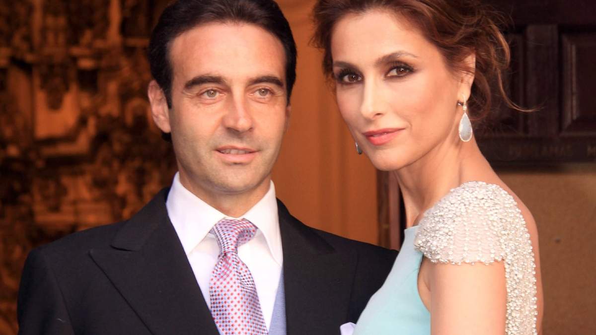 Enrique Ponce y Paloma Cuevas. Fuente: (Instagram).