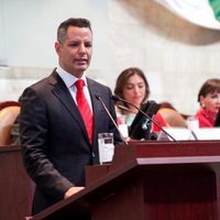 Entre protestas, Murat rinde su tercer informe de gobierno