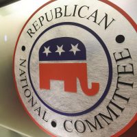 Evacúan sede del Comité Nacional Republicano tras envío de muestras de sangre a Trump