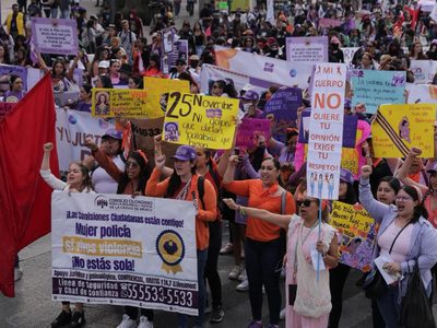 Gobierno de CDMX reporta saldo blanco y afluencia de mil personas en marcha por el 25N