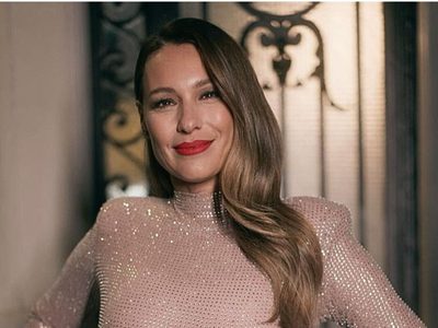 Pampita posó con el vestido más amenazado por las nuevas tendencias: cómo usar este clásico