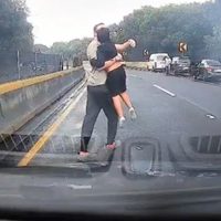 Fernández Noroña presume que Emiliano González rescató a niño de una camioneta volcada (Video)