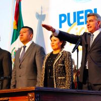 Entre elogios a Moreno Valle, Gali Fayad asume como gobernador de Puebla