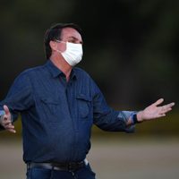 Coronavirus: dos ministros de Bolsonaro dieron positivo, y se tratarán con cloroquina