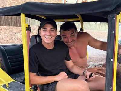 Un encuentro de lujo: las vacaciones de Julián Álvarez en las playas españolas