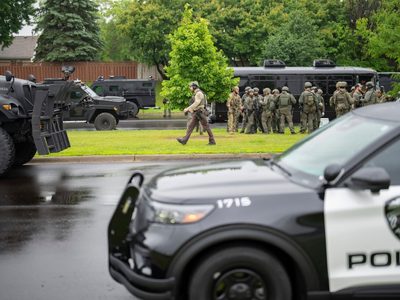 Un individuo disfrazado de policía hiere a tiros a dos congresistas demócratas en Minnesota
