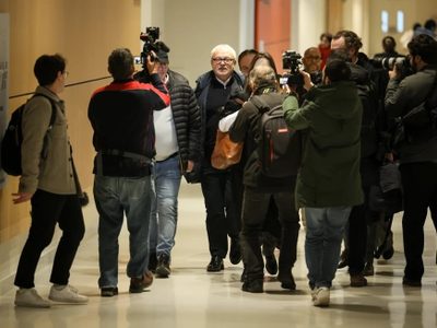 Inicia juicio contra exsenador francés acusado de drogar y agredir sexualmente a legisladora