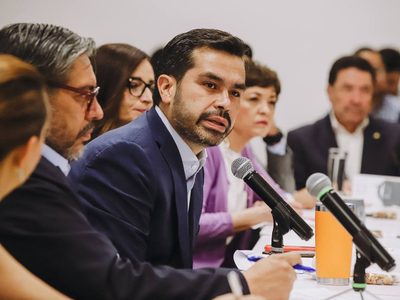 Máynez, el candidato de los jingles y la discordia