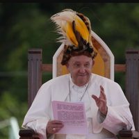 Papa lleva una tonelada de ayuda humanitaria a misioneros en Papúa Nueva Guinea