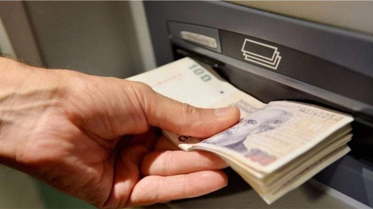 Los empleados estatales cobrarán su salarios con aumento. Fuente: (Noti News).