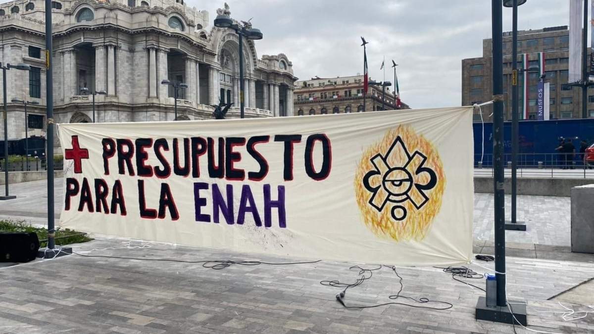 Protesta de trabajadores de la ENAH