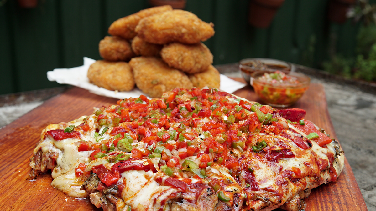Pollo estilo pizza. Fuente: (X)