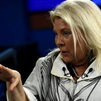 "Lucha por dominarlo": Carrió destapó el presunto juego de Cristina Kirchner contra Fernández