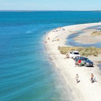 En la costa de Río Negro, gana adeptos una playa paradisíaca