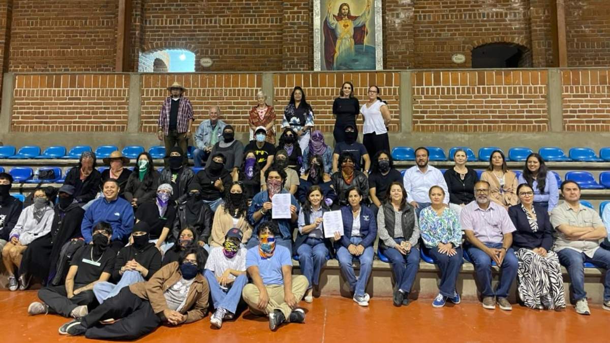 La Universidad Autónoma del Estado de Morelos (UAEM) y estudiantes en paro firmaron un convenio que prevé un posible regreso a clases el 30 de abril, sujeto al cumplimiento de acuerdos
