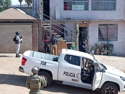 Rescatan a 26 migrantes mexicanos durante cateos de Tijuana