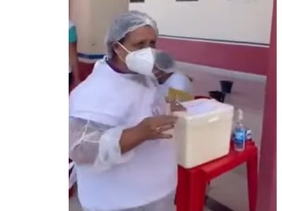 Enfermera afirma que usa una misma jeringa para vacunar a 10 personas contra covid-19