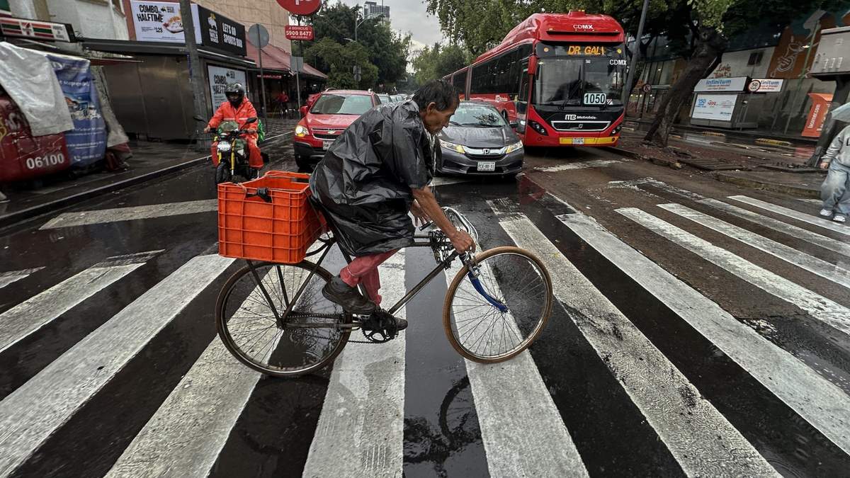 Probabilidad de intervalos de chubascos con lluvias puntuales fuertes en la Ciudad de México para este jueves