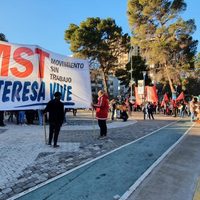 La unidad piquetera de Neuquén marchó en reclamo de alimentos para los comedores populares