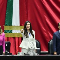 Kenia López rinde protesta como presidenta de San Lázaro: “Me comprometo a no quitar el micrófono”