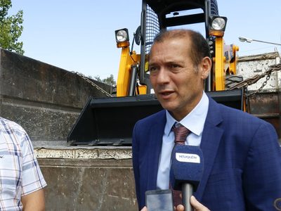 Omar Gutiérrez entregó maquinaria para El Cholar con la que se realizarán obras públicas