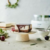 Cuadraditos de yogurt, banana y chocolate derretido sin harina: tentate con esta versión para comer sin culpa