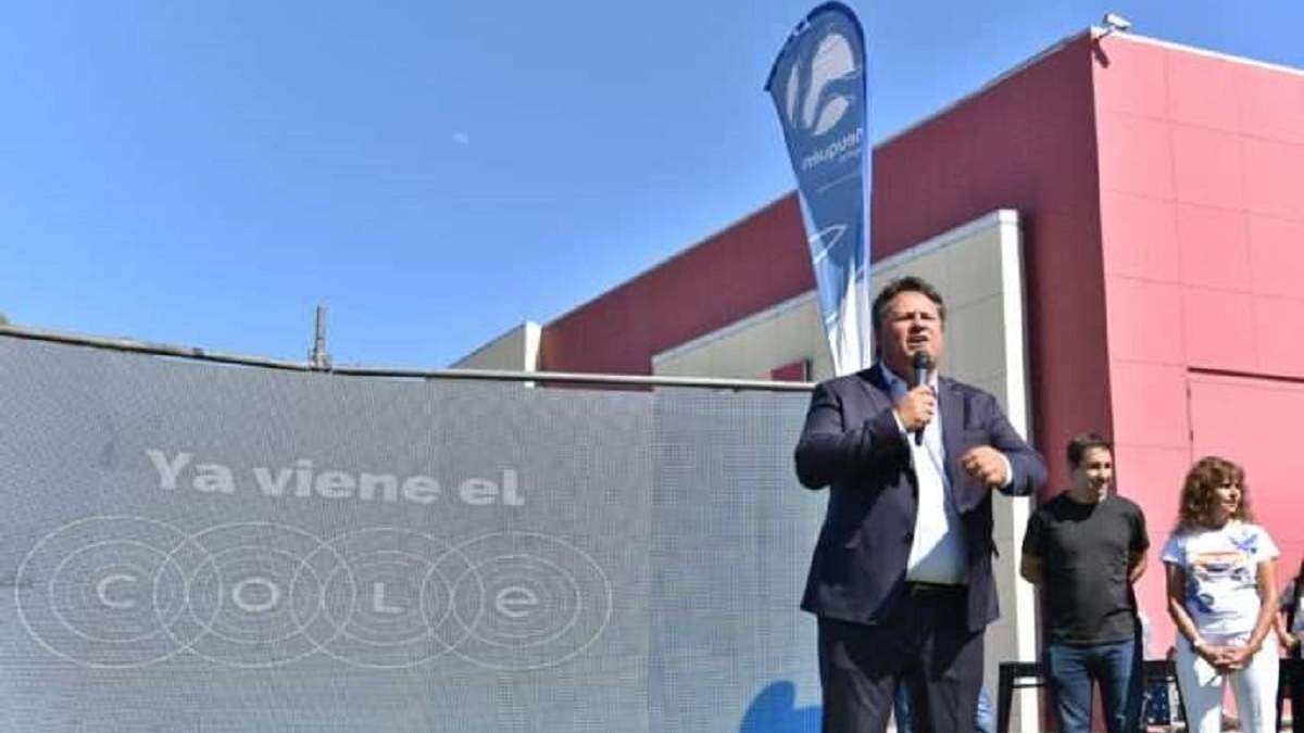 Gaido en la presentación del nuevo servicio de transporte COLE. Fuente: (Municipio Neuquén)