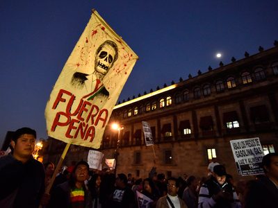Miles de inconformes en el Zócalo, una sola voz: '¡Fuera Peña!”