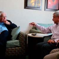 AMLO se reúne con Noam Chomsky; hay 'simpatías mutuas”, dice el tabasqueño