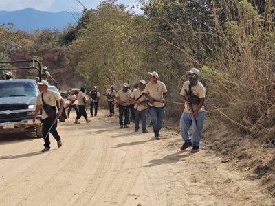 Reportan balacera en incursión de autodefensas para recuperar poblados en manos del crimen