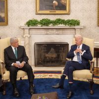 AMLO pide a Biden ordenar flujo migratorio, aunque adversarios peguen "el grito en el cielo"
