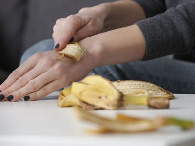 No tires la cáscara de banana y usala en esta mascarilla casera para tu piel que borra manchas y disminuye arrugas