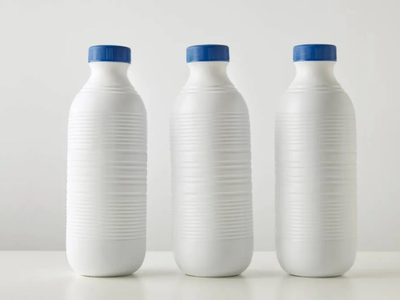 No tires las botellas de leche y hacé estos farolitos para interior o exterior que le dan un toque romántico a tu espacio