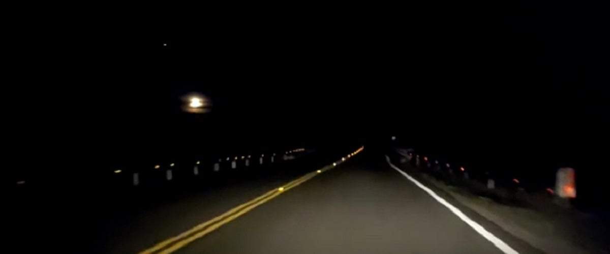 Vialidad mejora la señalización nocturna de la Ruta 40 en Covunco. Fuente: (Vialidad)