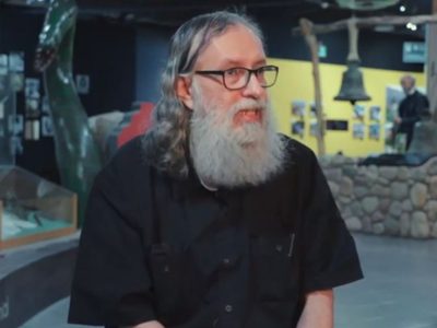 El poeta Gabriel Trujillo ingresa a la Academia de la Lengua