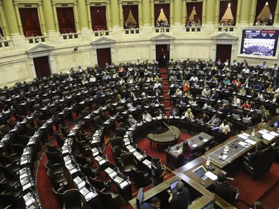 Escándalo mediante, el oficialismo consiguió aprobar las reformas en las jubilaciones de privilegio
