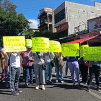 Bloquean la México-Cuernavaca: exigen relevo de docentes en primaria de Santa María Ahuacatitlán
