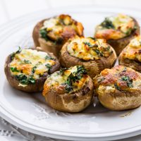Champignones rellenos con espinaca: dale una vuelta gourmet a tu cena con esta recetaza solo para paladares exigentes