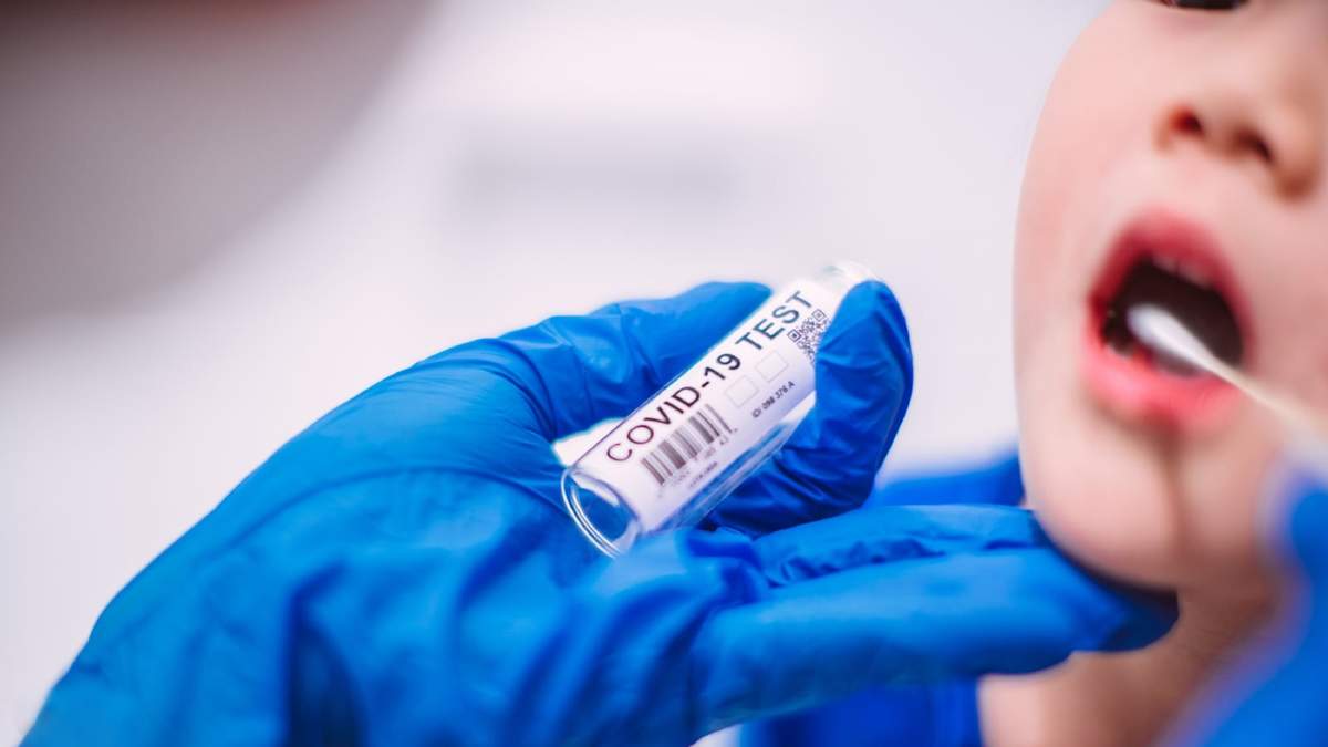 Test de coronavirus en niños. Fuente: (Twitter)
