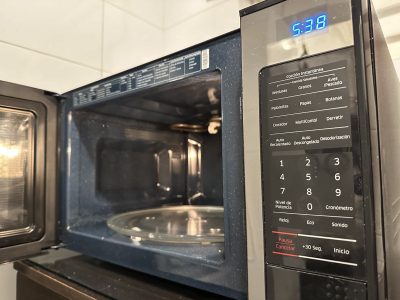 Hornos de microondas alojan cepas de bacterias resistentes, revela estudio