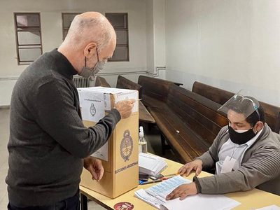 ELECCIONES 2021: Horacio Rodríguez Larreta emitió su voto en el barrio porteño de Recoleta