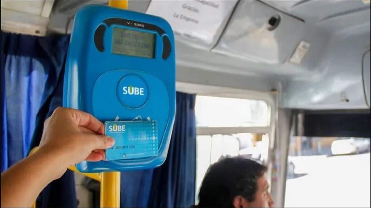 Desde este viernes, la tarifa para viajar en el COLE en la capital de Neuquén, cuesta 450 pesos. Fuente: (Facebook)