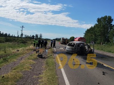 Tres personas muertas y cuatro heridas tras violento choque entre dos vehículos en la ruta 250
