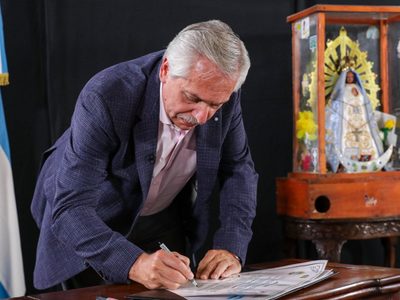 Alberto Fernández: "Hay que desaparecer los corruptos enquistados en el Estado"